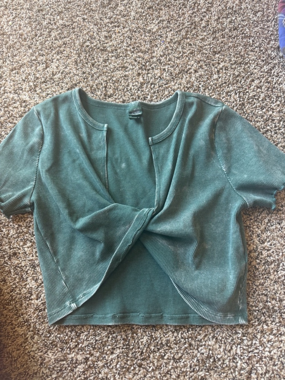 Knot-Front Ribbed Crop Top - Green - Picture 3 of 4